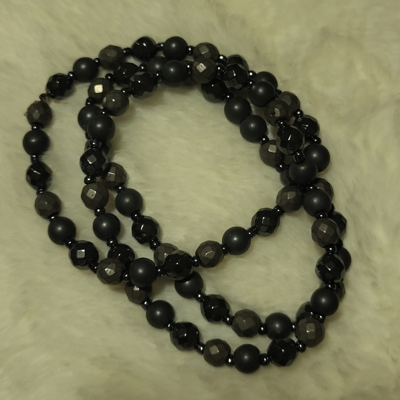 Elegant Black Beaded Bracelet - Picture 6 of 6